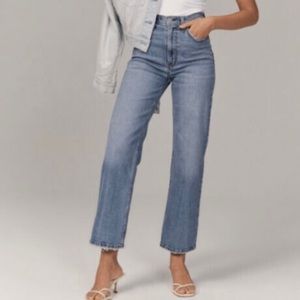 Abercrombie Ultra High Rise Wide Leg Curve Love Crop Jeans (sz 8/29)